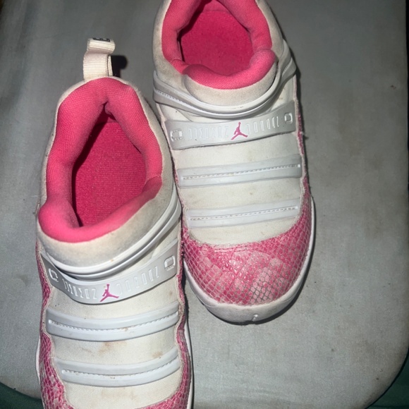 Pink snake Jordan - Picture 2 of 3